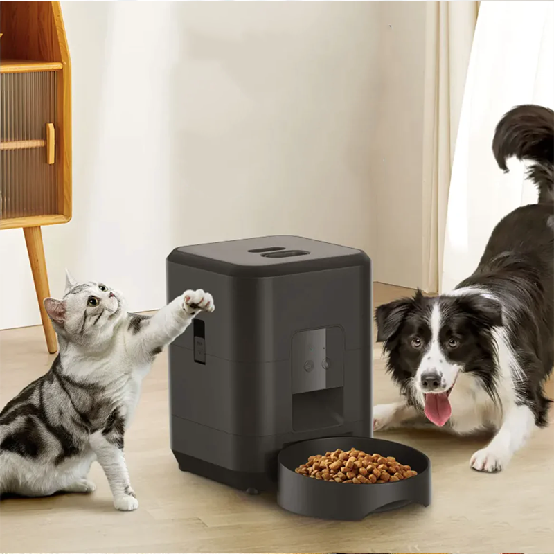 Automatic pet feeder for cats and dogs, programmable food dispenser with large capacity, smart feeding machine with portion control and detachable bowl