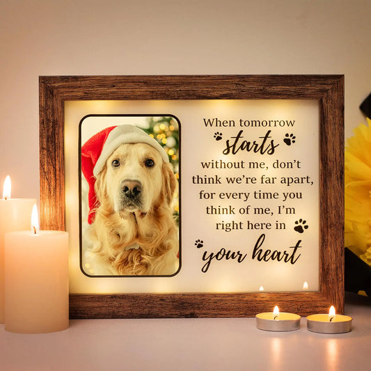 Pet memorial photo frame with a golden retriever in a Santa hat, surrounded by candles, featuring heartfelt message ‘When tomorrow starts without me, I’m right here in your heart’ – remembrance gift for dog lovers